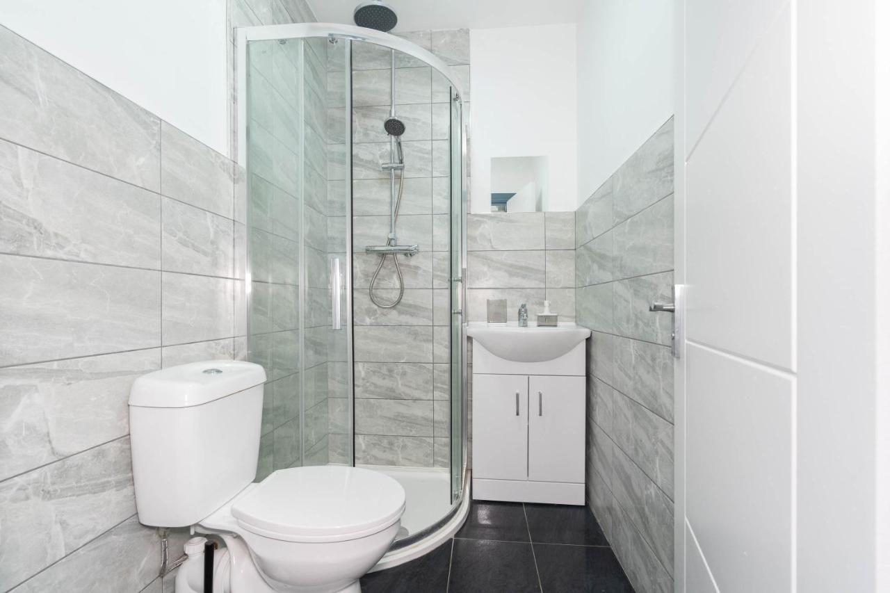 Sky One Bedroom Modern 8 * Birmingham