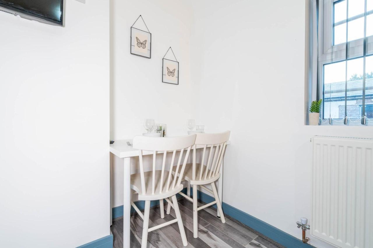 Sky One Bedroom Modern 8 Birmingham