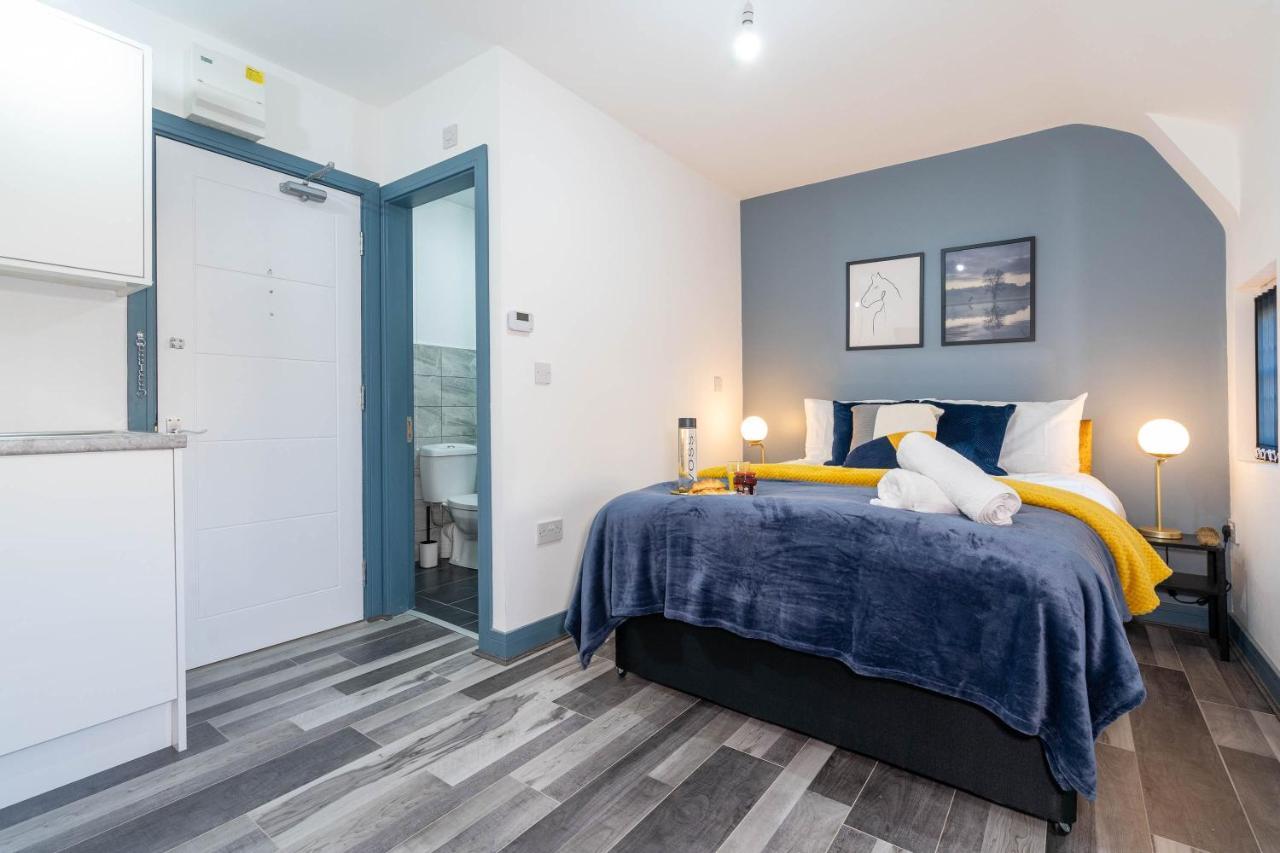 Sky One Bedroom Modern 8 Birmingham